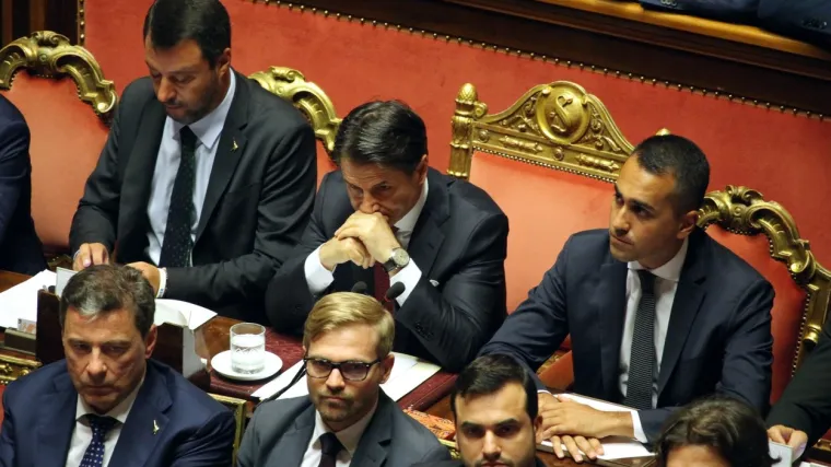 Traži se način izlaska iz političke krize nakon ostavke premijera