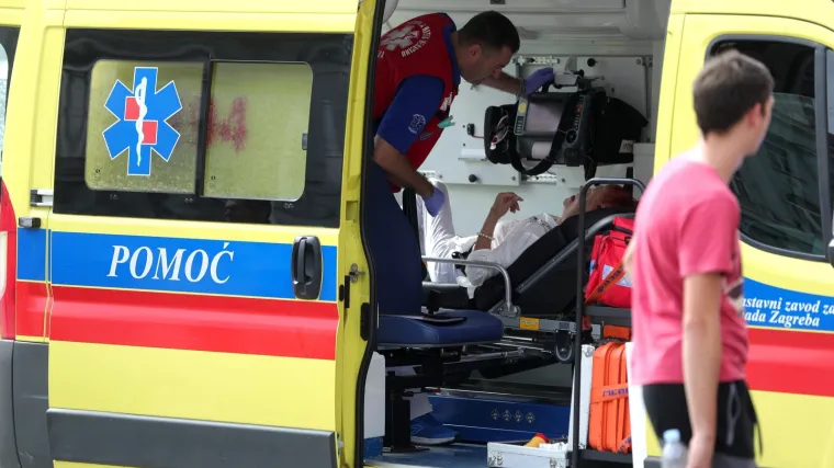 U centru Zagreba: Mu&scaron;karac i žena se posvađali pa potukli. Žena te&scaron;ko ozlijeđena