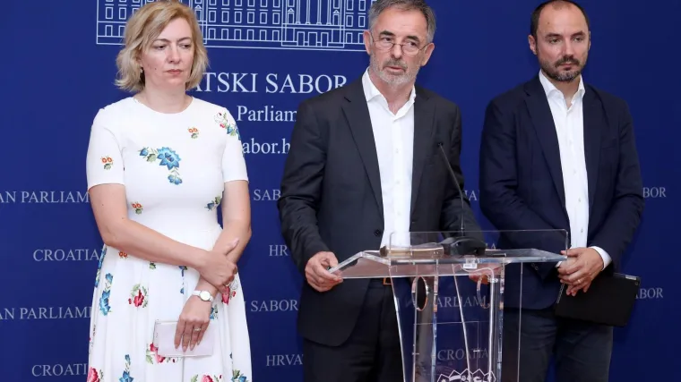 Pupovac o napadu u Rijeci: 'Psovali su mu majku četničku, zavr&scaron;io je u bolnici u predinfarktnom stanju'