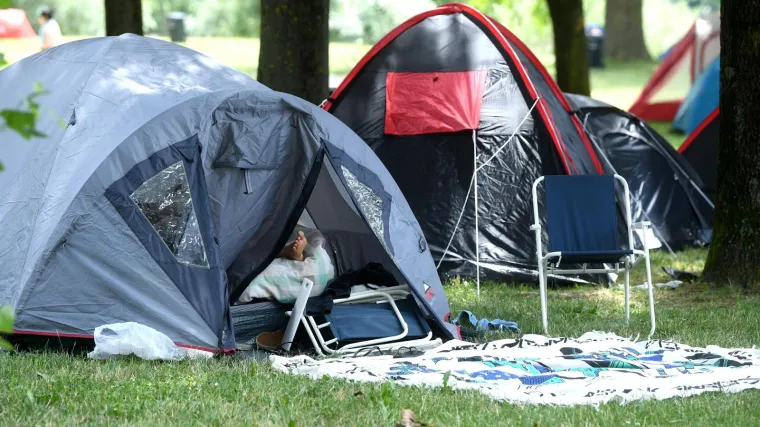 Pijani Poljak mercedesom uletio u kamp u Puli: Udario u &scaron;ator pa usnulom Talijanu pre&scaron;ao preko ruke