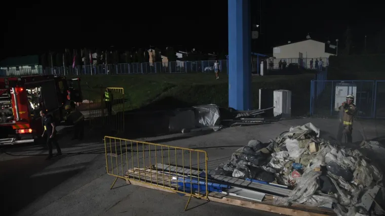 Kaos na utakmici: Na stadionu u Zapre&scaron;iću eksplodirao reflektor, a potom je izbio i požar