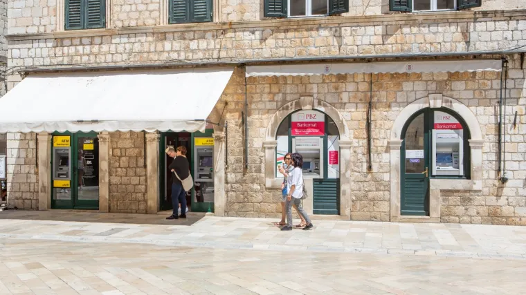 Iz povijesne jezgre Dubrovnika uklonjeno 13 bankomata: Drakonske kazne za neposlu&scaron;ne