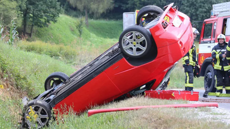 BMW-om pokupio dva automobila, Fiat se prevrnuo