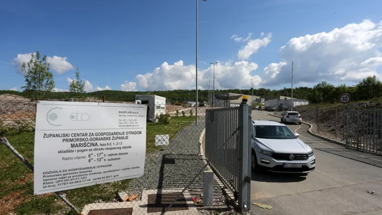 Okupili se pred centrom za gospodarenje otpadom i blokirali ulaz kamiona