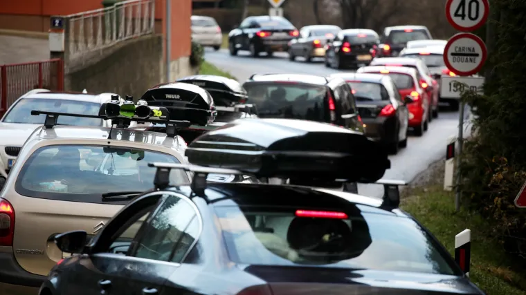 Zbog jakog vjetra na Jadranskoj magistrali za neke zabranjen promet