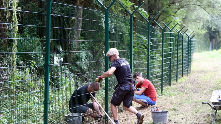 Vozači su uhićeni: U vozilima Rumunja i Litavca otkriveno 38 migranata