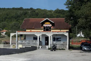Obračun u kafiću: Policija uhitila više osoba zbog napada na Srbe u Uzdolju?