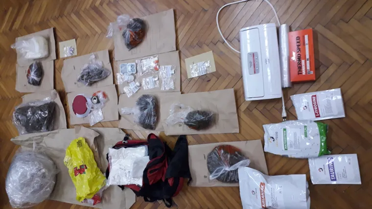 Pretraga kuće u Zadru: Prona&scaron;li drogu vrijednu ne&scaron;to manje od 400.000 kuna, ali to nije sve