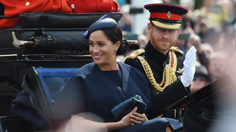 Kraljica je udarila &scaron;akom o stol i rekla - e, ne može