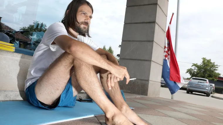 Fizičar koji je prosvjedovao pred ministarstvom može na slobodu, svjedočila i Blaženka Divjak