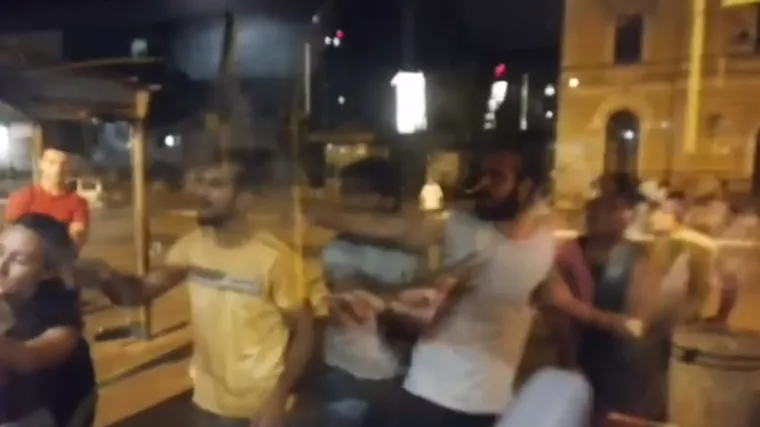 'Udarali su po autobusu i prijetili vozaču da će mu odsjeći glavu!'