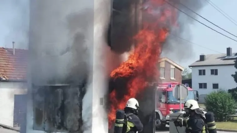 Vatrogasne sirene u Maloj Subotici: Zapalila se trafostanica, građani bez struje