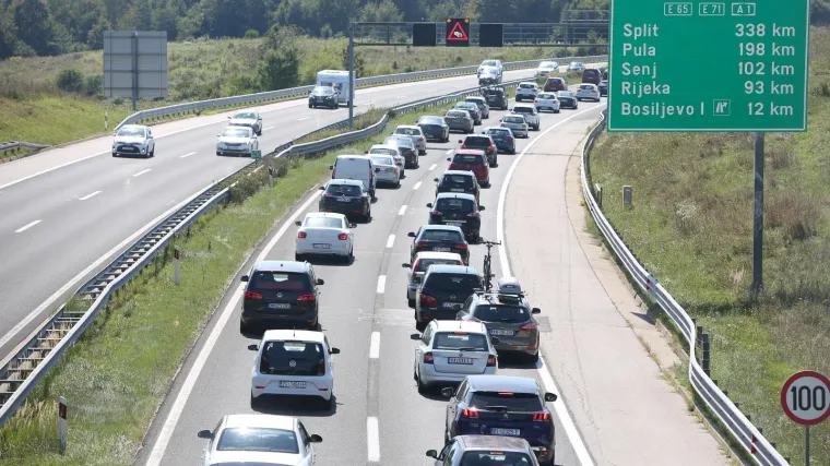 Povratak s mora: Danas se očekuju velike gužve na većini cesta, vozite pažljivo