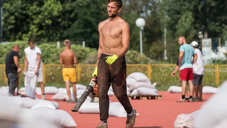 Radnika starijih od 50 godina je 80.000 vi&scaron;e, a mlađih od 19 godina 15 tisuća manje nego 2010.