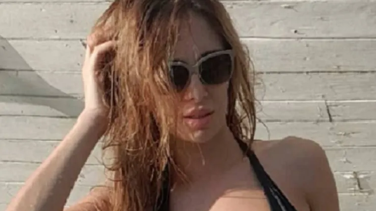 Oskudno odjevena izbacila atribute i sve snimila: 'Koji si ti grom'