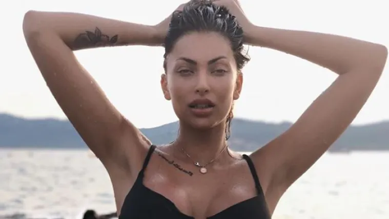 'Hani ,tvoja ljepota i tvoj &scaron;arm prelaze čak i Afroditu, boginju ljepote'