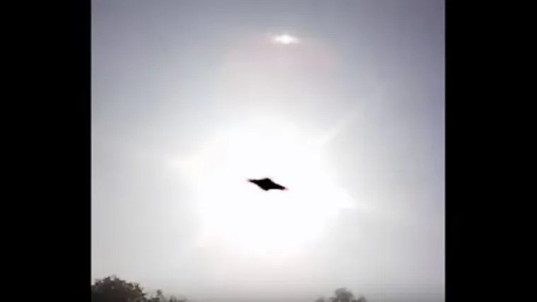 'Ne znam je li do lo&scaron;eg mobitela, ili je to NLO': Mu&scaron;karac iz Srbije smatra da je 'uhvatio' leteći tanjur