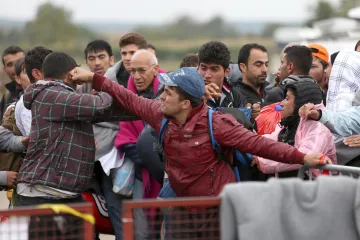 Migranti se potukli, a kada je jedan od njih pao, drugi su ga nastavili mlatiti