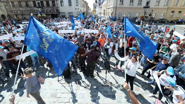 FOTO Prosvjetari napunili Markov trg, skandirali 'Hoćemo &scaron;trajk'