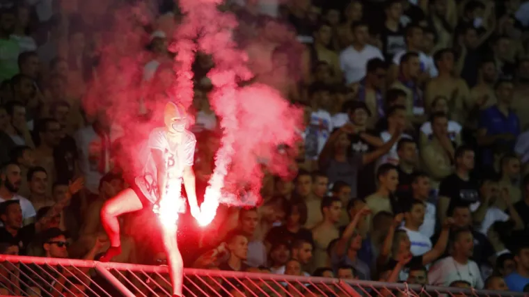 Torcida opet pokazala kako se voli klub, nije bilo milosti ni za Modre