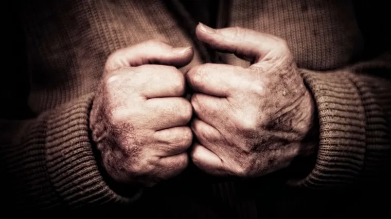 'Namamila me, a onda su me pretukli i opljačkali jer se boje da mi njihova baka ne ostavi stan'