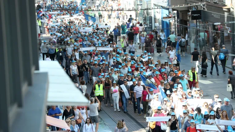'Tko vam je dozvolio da se kockate na&scaron;om budućno&scaron;ću?'