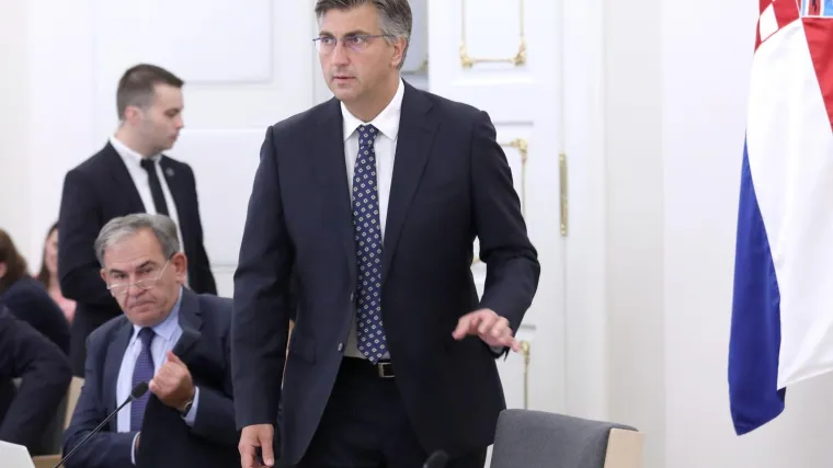 Plenković komentirao francuski zakon: 'Svaki tjedan nastava može započeti himnom'