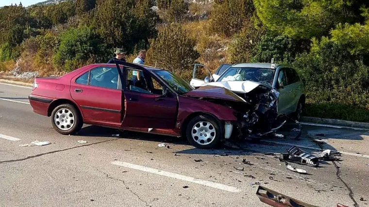 Te&scaron;ka nesreća na Hvaru: Četvero ozlijeđenih, helikopterom su hitno prebačeni u Split