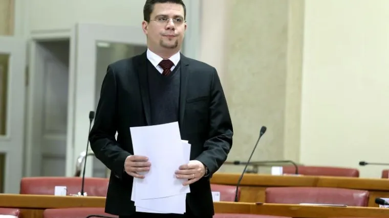 'Slučajevi se otvaraju tek kada netko ostane bez političke moći'