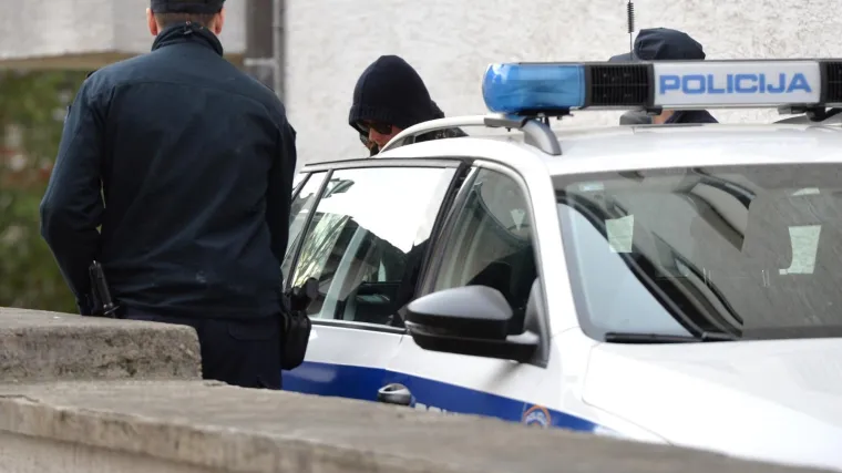 Četiri godine zlostavljao suprugu, a sada je kamenom te&scaron;ko ozlijedio i svoje dijete (5)