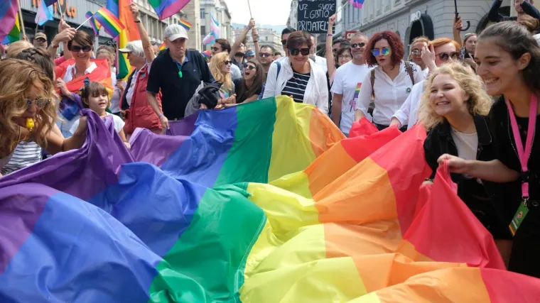 'Današnji dan otvara vrata Europe za BiH'