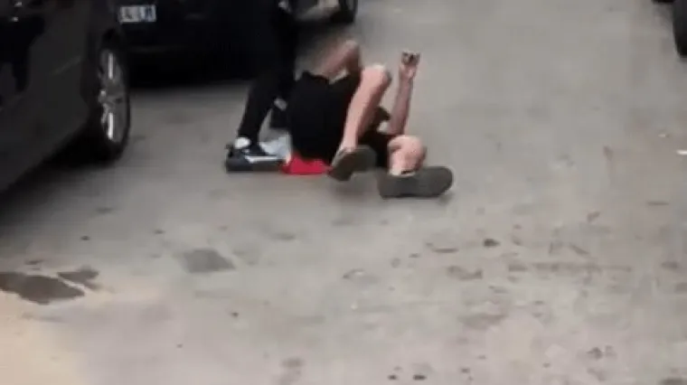 Kosovari brutalno pretukli navijača pa se time hvalili na Facebooku