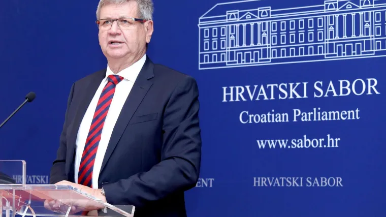 Mrsić upozorio : 'Plenković poku&scaron;ava građanima ukrasti pravo na zdravlje'