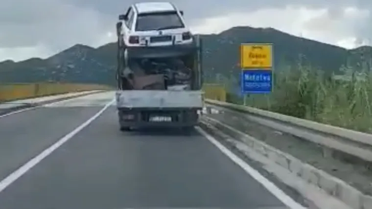 Od igle do automobila: Pogledajte &scaron;to je sve stalo na kamion... Stare peći, ma&scaron;ine i Opel