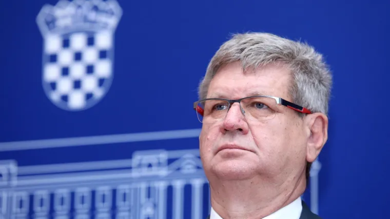 'Plenković poku&scaron;ava građanima ukrasti pravo na zdravlje, moći će se liječiti samo bogati'