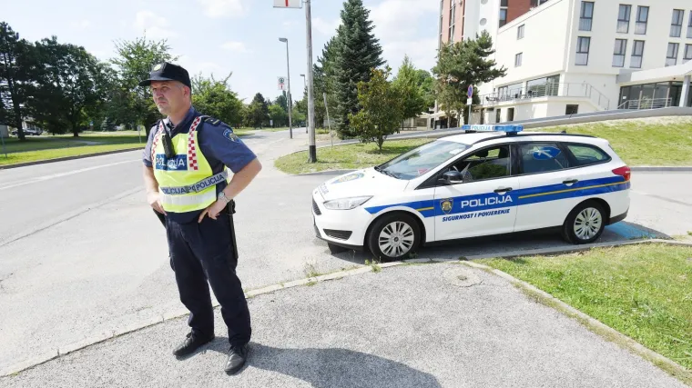Ponoćna potjera u Međimurju: Pijan, bez vozačke i s punim autom pića i slatki&scaron;a bježao policiji
