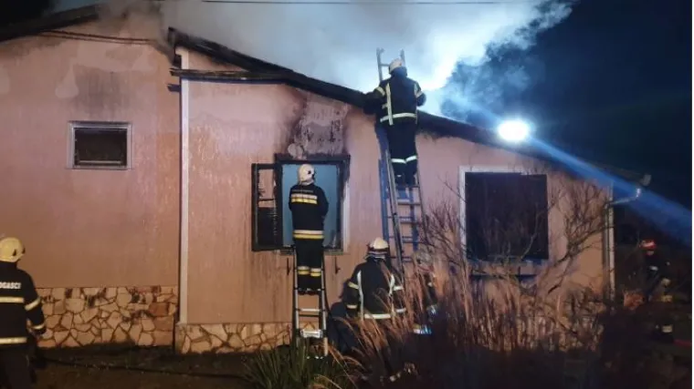 Požežanin se napu&scaron;io ''trave'' i zapalio kuću: &Scaron;teta preko 400 tisuća kuna
