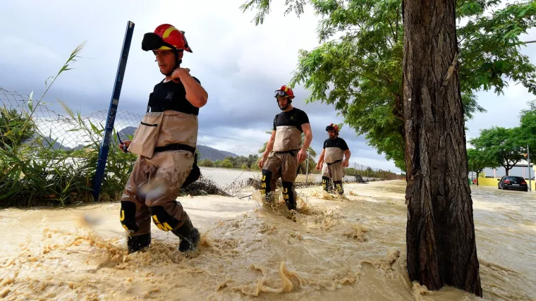 Poginulo je &scaron;est osoba, vojska spa&scaron;ava ljude