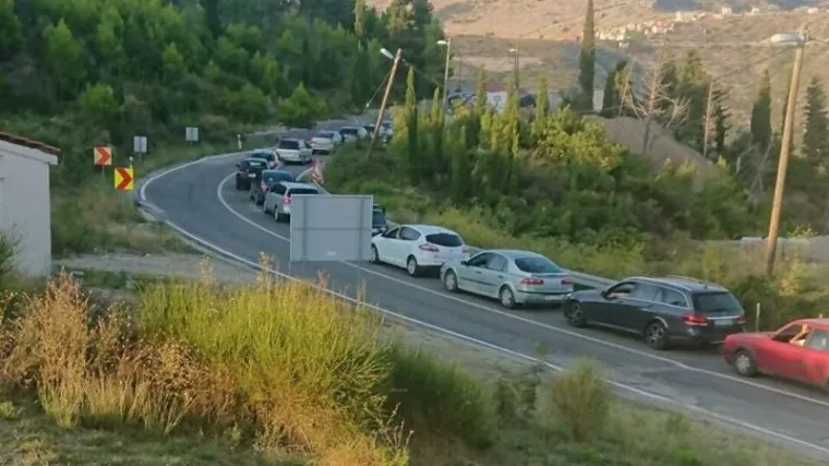 Nesnosne gužve! Iako ih od kuća dijeli samo stotinjak metara, do njih brzo ne stižu