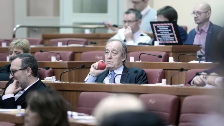 Zavr&scaron;ava mjesec i pol dugi godi&scaron;nji odmor zastupnika!  Čeka ih proračun i zahtjev za opoziv Kujundžića