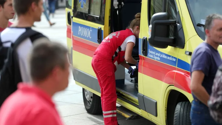 'Pa jeb*** je li problem stati pitati čovjeka treba li mu pomoć? Ne budite šup*i!'