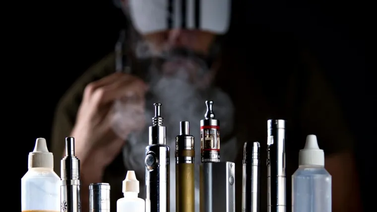 Sve više oboljenja i smrtnih slučajeva zbog e-cigareta: 'Problem su tekućine iz kućne radinosti!'