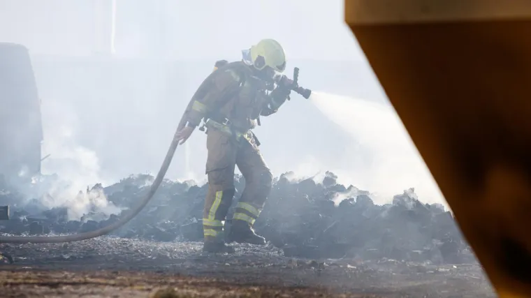 Izgorjelo 8 kombija i jo&scaron; jedno vozilo