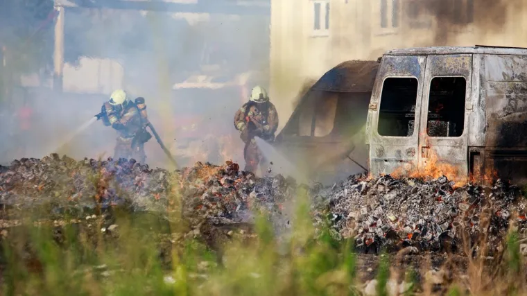 Veliki požar u Splitu podmetnut!? Gorjeli su automobili, čule se eksplozije, materijalna &scaron;teta je velika