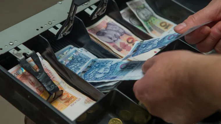 Uplaćivali bi minimalna davanja, a ostatak bi sebi stavljali u džep