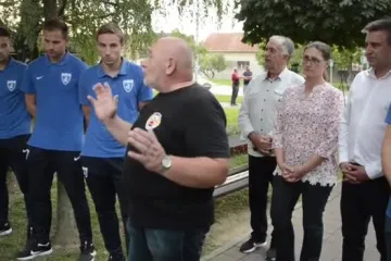 Nogometaši Futsal Dinama i Radnika Križevci položili vijence križevačkim braniteljima