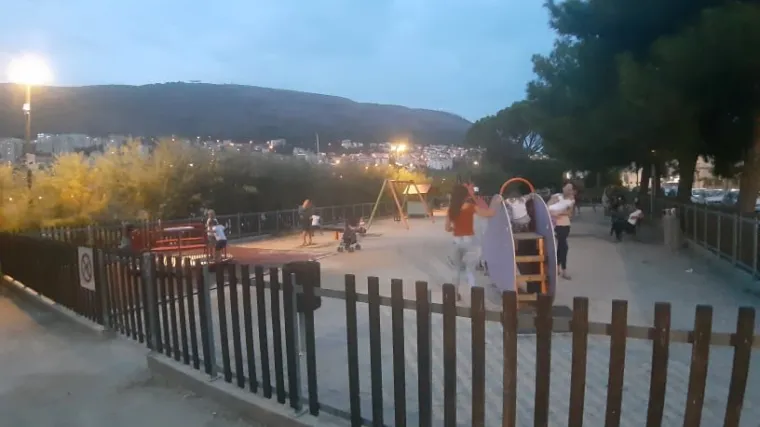 Među kakvim to ljudima živimo? Slomili su vrtuljak za osobe s invaliditetom!