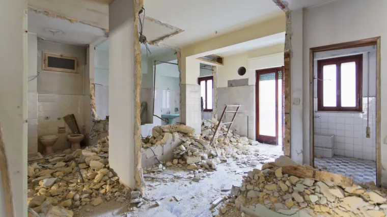 Sru&scaron;ili pola stana, a sad bi trebali platiti 1200 kn: 'Izluđena sam, ne znam &scaron;to da radimo. Ovo je stra&scaron;no!'