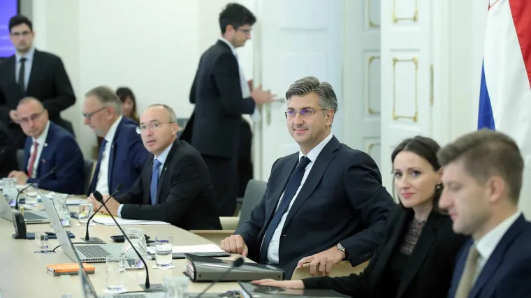 ' Odbačen prijedlog za pokretanje pitanja povjerenja ministru Kujundžiću'