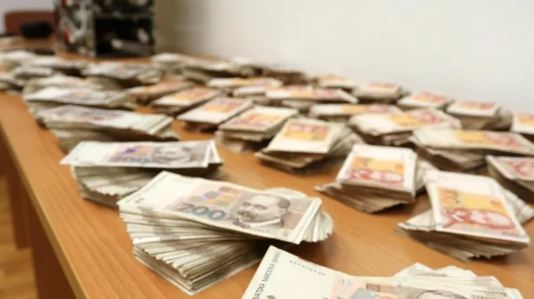 Oko milijun kuna: Doktor i vozač eksplozivom raznosili bankomate. Otkrio ih komadić plastike